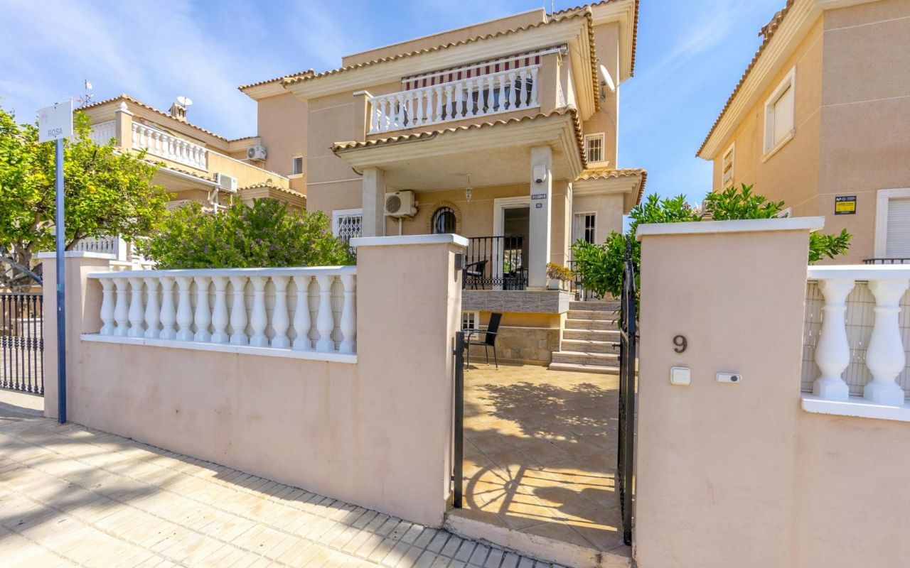 Chalet Independiente - Reventa - Torrevieja - 4-CH-Z482