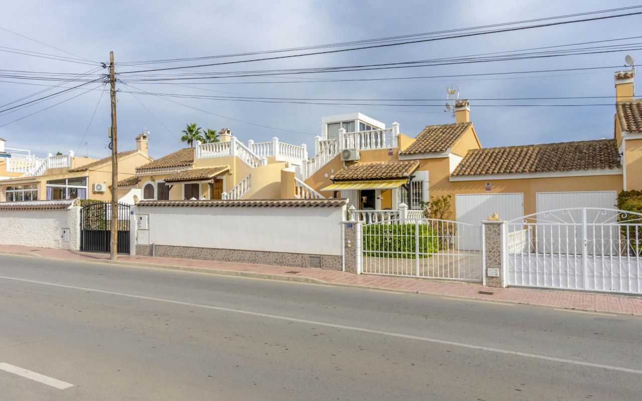 Chalet - Resale - Orihuela Costa - 4-CH-Z475