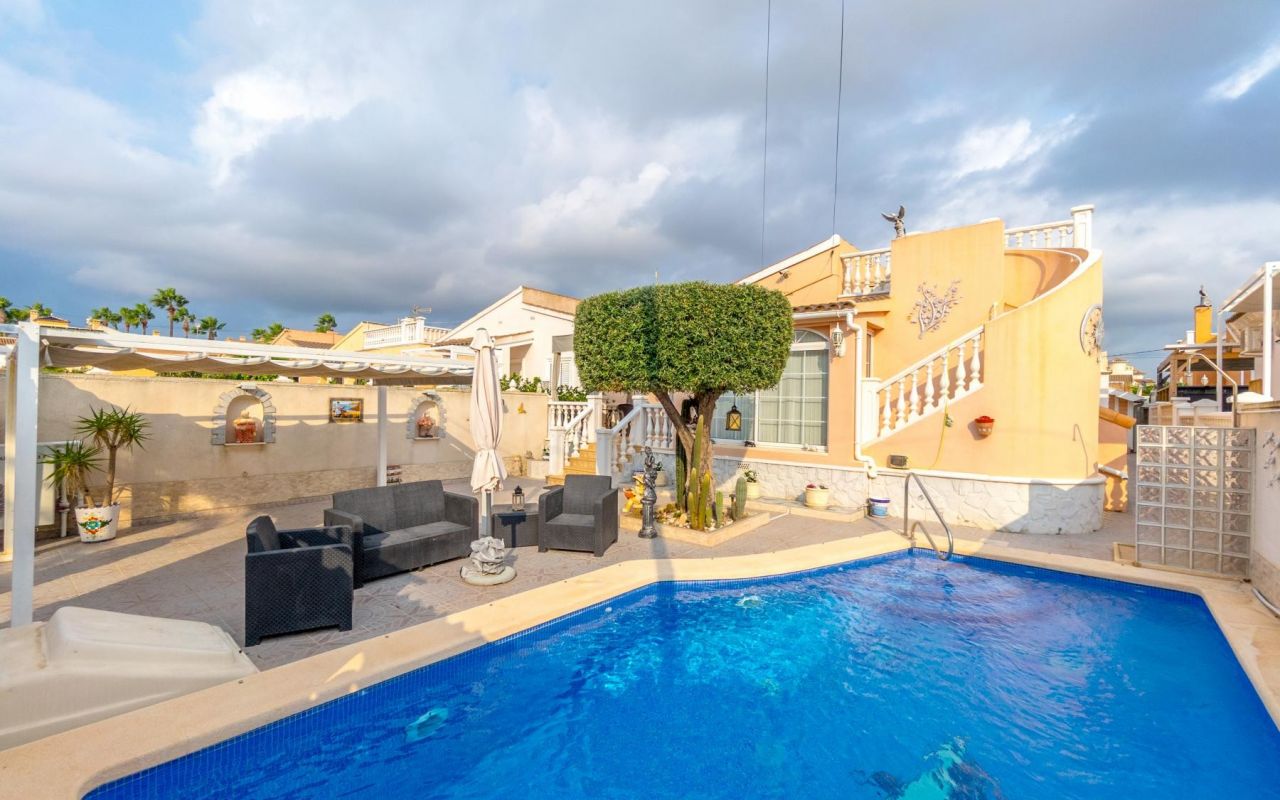 Detached Villa - Resale - Orihuela Costa - 4-CH-Z519