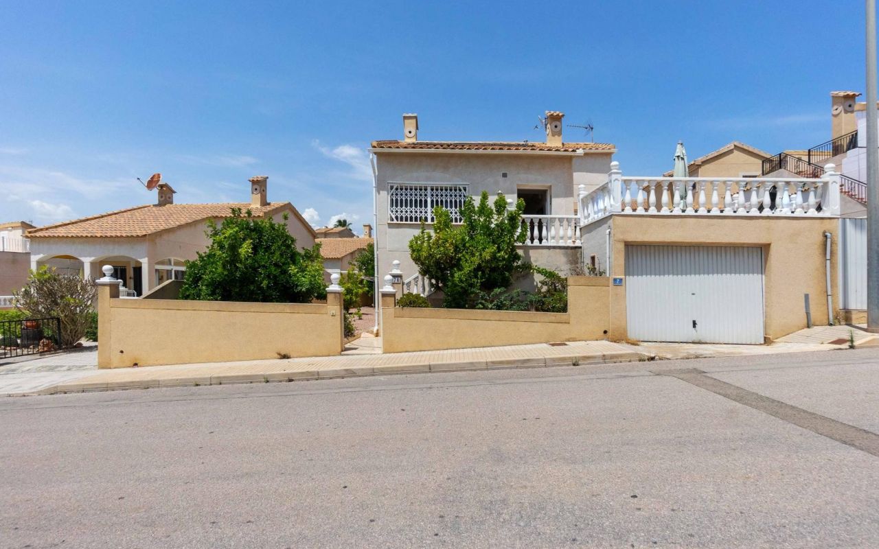 Detached Villa - Resale - Torrevieja - 4-CH-Z484