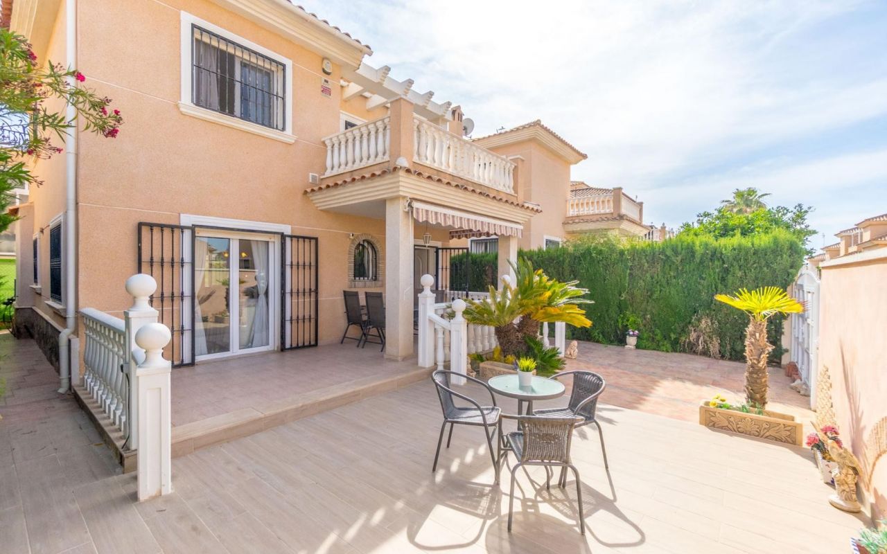 Detached Villa - Resale - Torrevieja - 4-CH-Z512