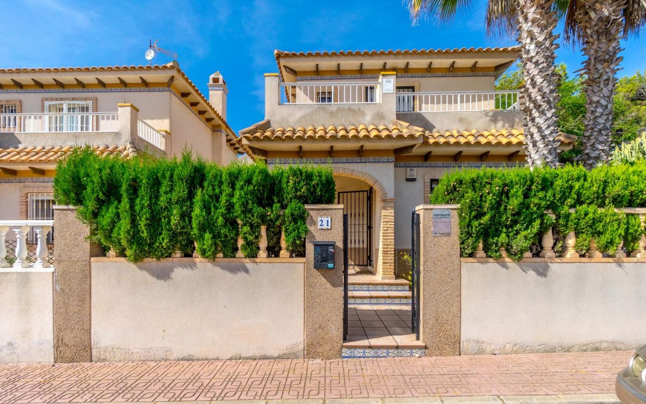 Detached Villa - Resale - Torrevieja - 4-CH-Z514