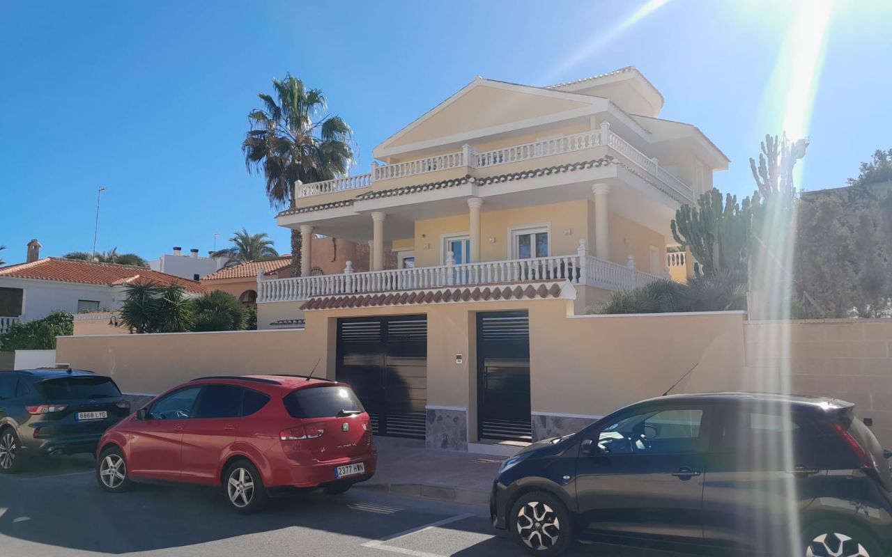 Frittliggende enebolig - Bruktbolig - Orihuela Costa - 4-CH-Z487