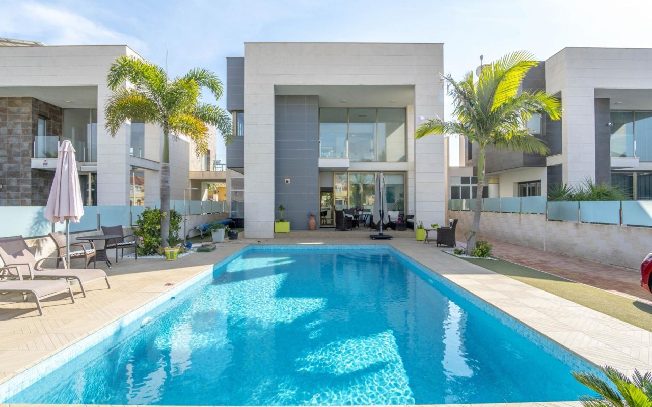 Villa independent - Vente - Orihuela Costa - 4-CH-Z474