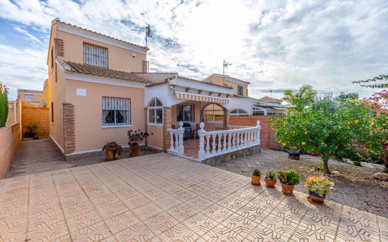 Villa independent - Vente - Orihuela Costa - 4-CH-Z505