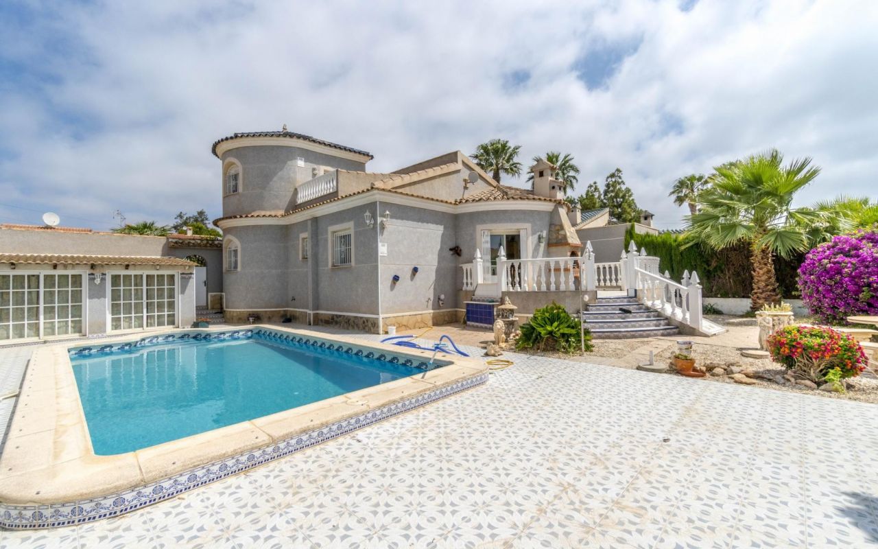 Villa independent - Vente - Torrevieja - 4-CH-Z468