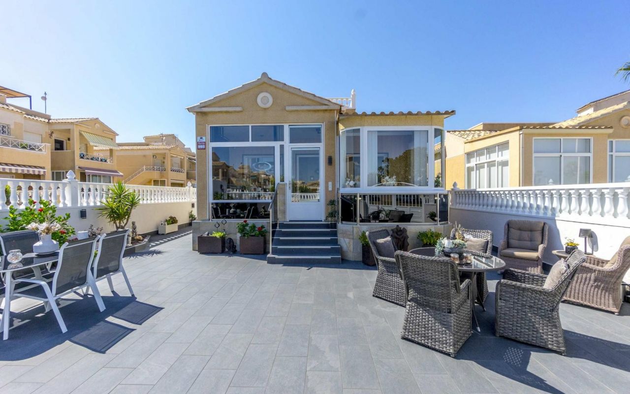 Villa independent - Vente - Torrevieja - 4-CH-Z488