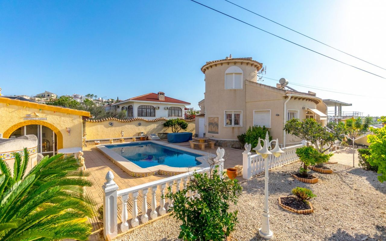 Villa - Resale - Rojales - 4-CH-Z516